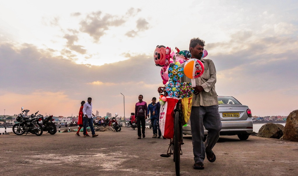 Balloon seller walking by car